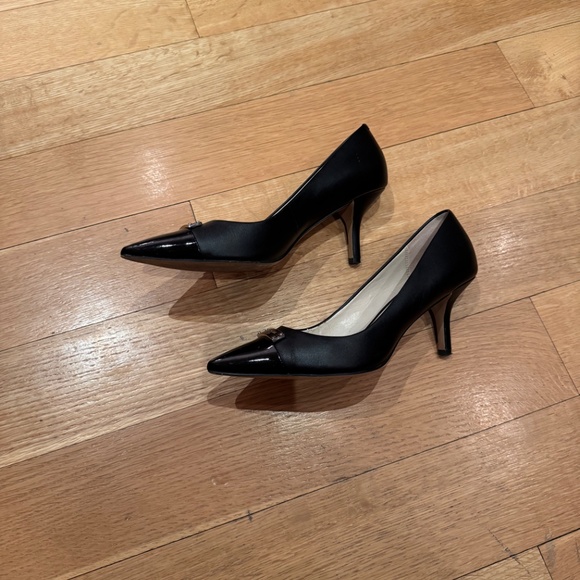 Coach Leather Point Cap Toe logo Black Heels. Size 8.5 - Picture 7 of 9